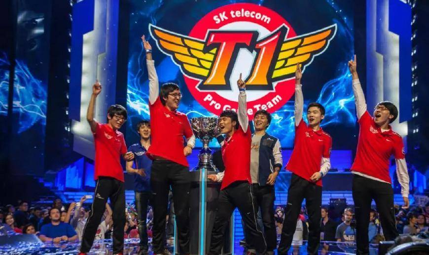  电竞选手昼夜备战，冲刺赛季最终冠军