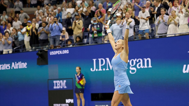  福基纳救两赛点演逆转，爆冷淘汰头号种子