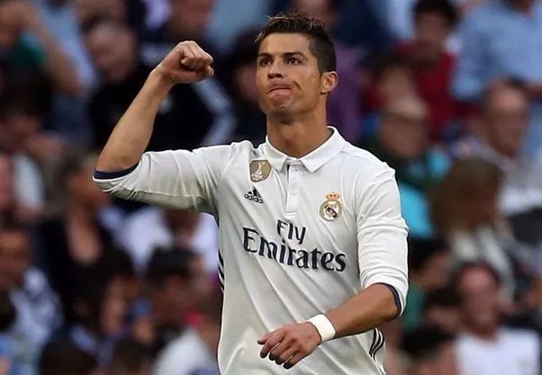  C罗梅开二度主宰比赛，葡萄牙晋级形势大好