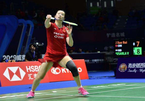  莱巴金娜发球上网战术制霸赛场