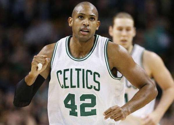  霍乐迪防守立功雄鹿险胜凯尔特人