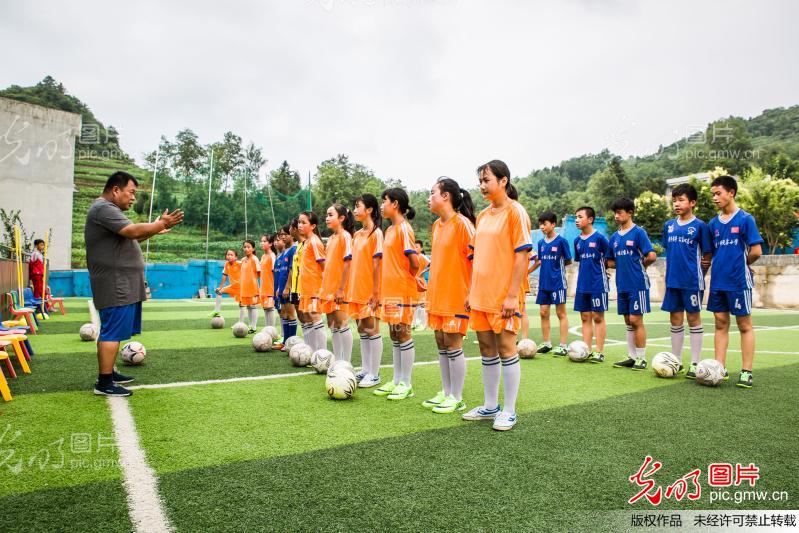  篮球公益行点燃山区孩童梦想