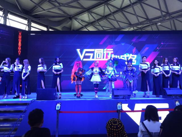 电竞解说名嘴云集,激情点评点燃全场