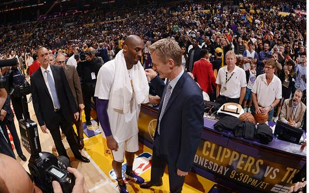 传奇球星退役仪式举行,球迷含泪送别偶像