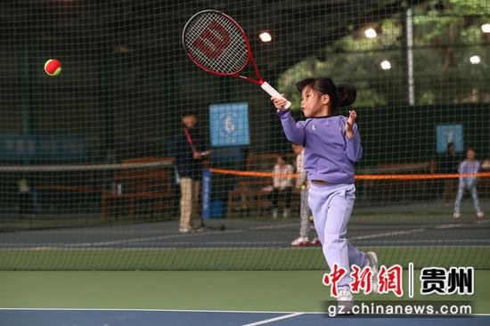  青少年网球积分赛启动，覆盖全国三十个城市