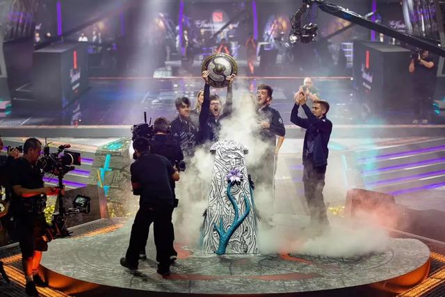  DOTA2国际邀请赛落幕，中国战队包揽前三甲  