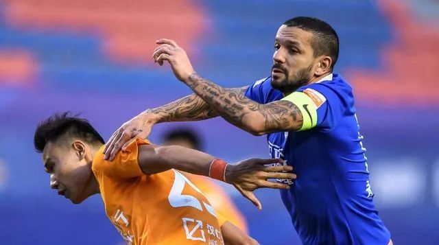  中场核心伤愈，回归首战传射建功