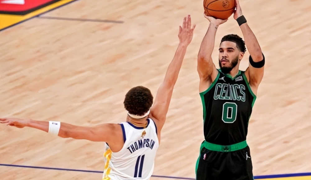  塔图姆末节爆发绿军加时险胜雄鹿